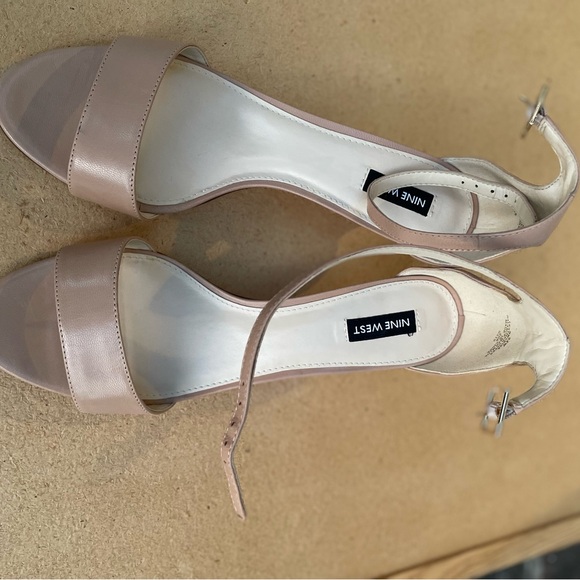 Nine West Women's Leisa Leather heeled Dress Sandal - Picture 3 of 3